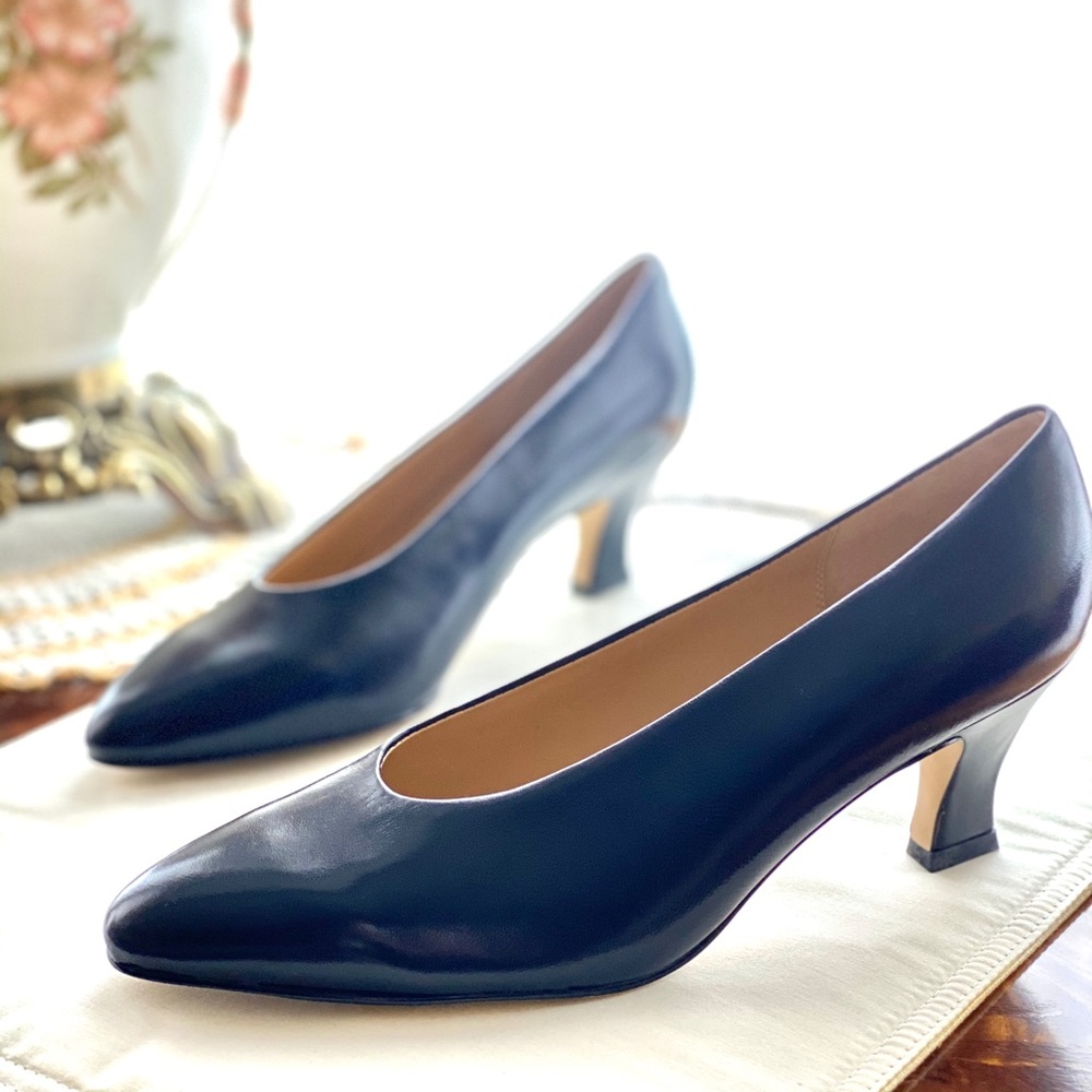 Liz Claiborne Navy Blue Leather Pumps